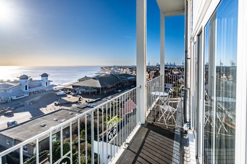 19 Undercliffe, Felixstowe: Views from the balcony towards Felixstowe Pier