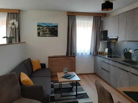 Standard Studio Suite | Living area