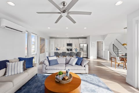 Living room with plenty of seating