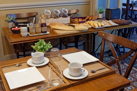 Daily buffet breakfast for a fee