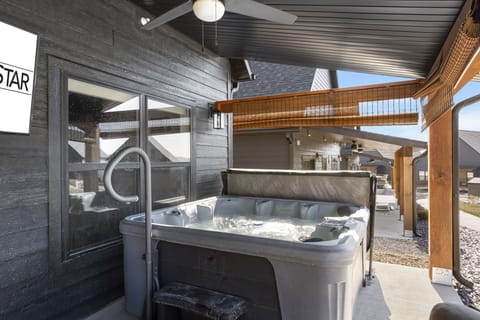 Private Hot Tub with Privacy Screens