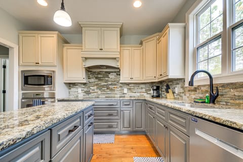 House (4 Bedrooms) | Interior