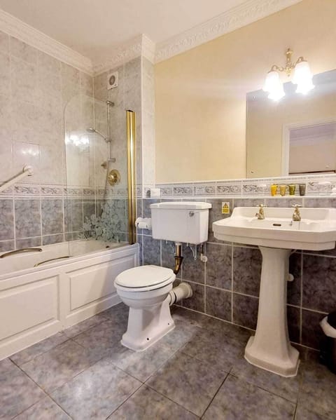 Pet Friendly Superior Double | Desk, iron/ironing board, bed sheets