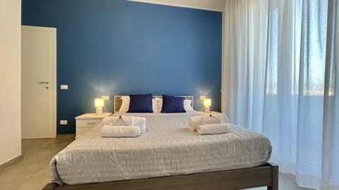 Comfort Apartment | Laptop workspace, blackout drapes, iron/ironing board, free WiFi