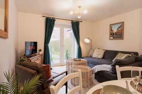 Cosy Comfort: Relax and Unwind in Our Stylish Living Room