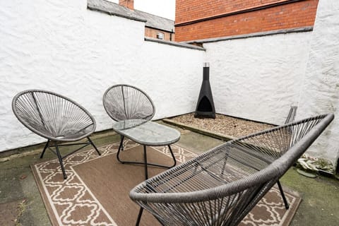 The Courtyard: enjoy an alfresco drink of an evening in front of the chimenea.