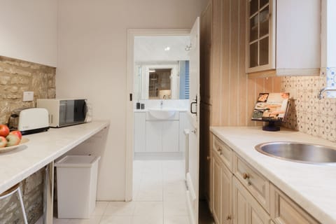 Orchard Cottage Kitchen - StayCotswold