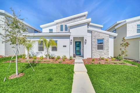 Beautiful 7 bed 5 bath villa located in Champions Gate Resort