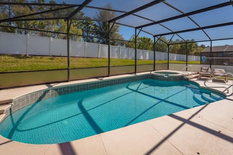 Beautiful 4 bed 3 bath villa located in Windsor Palms Resort