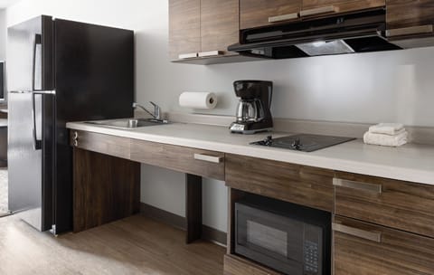 Full-size fridge, microwave, stovetop, coffee/tea maker