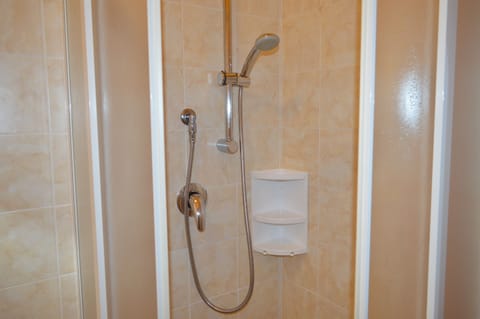 Double or Twin Room, Patio (Gialla) | Bathroom shower
