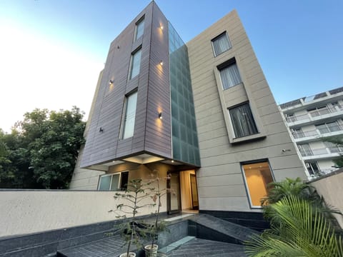 Front of property - evening/night