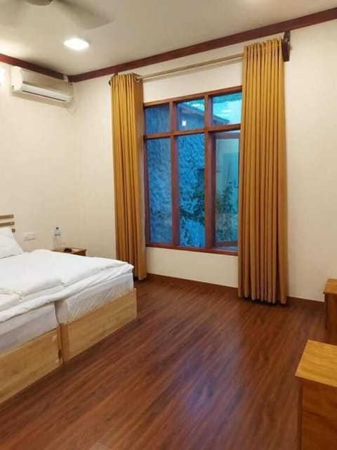 Deluxe Room | 1 bedroom, iron/ironing board, free WiFi, bed sheets