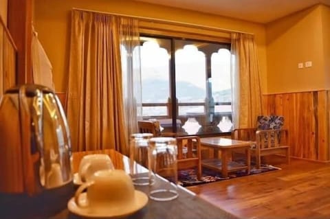 Deluxe Twin Room, Mountain View | Premium bedding, in-room safe, desk, laptop workspace