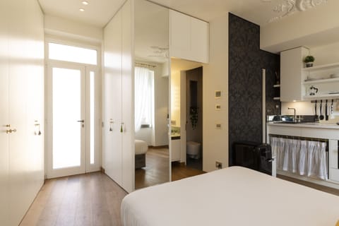 Comfort Studio | Individually furnished, desk, laptop workspace, iron/ironing board