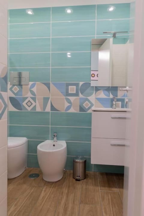 Superior Room, 1 Bedroom | Bathroom | Shower, rainfall showerhead, free toiletries, hair dryer