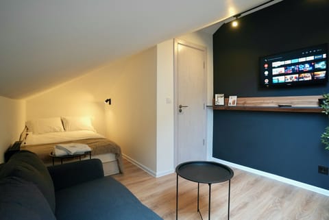 Nově vytvořené studio s moderní a uklidňující výzdobou. (1)