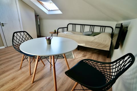 Newly created studio with modern and soothing decoration. (1)