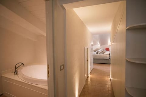 Deluxe Double Room | Minibar, in-room safe, desk, laptop workspace