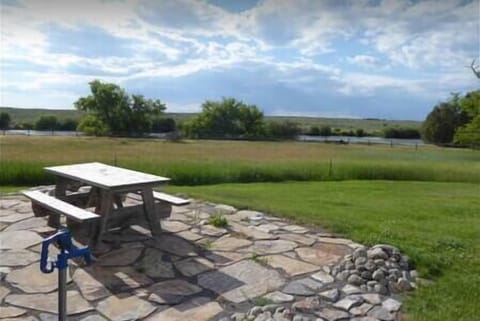 3bf1ea8a-8400-4a23-abbf-7b8e6ea95a83