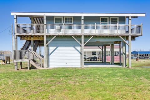 Crystal Beach Vacation Rental | 2BR | 1.5BA | 832 Sq Ft | Stairs Required