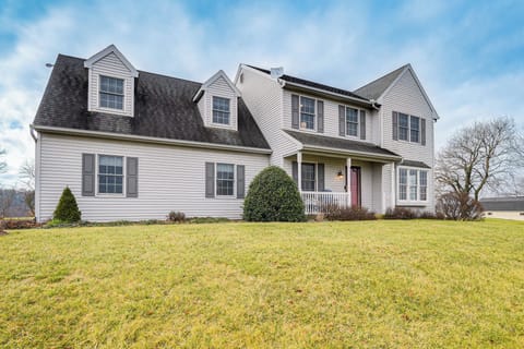 Ronks Vacation Rental | 5BR | 4BA | 3,046 Sq Ft | 2 Steps to Enter
