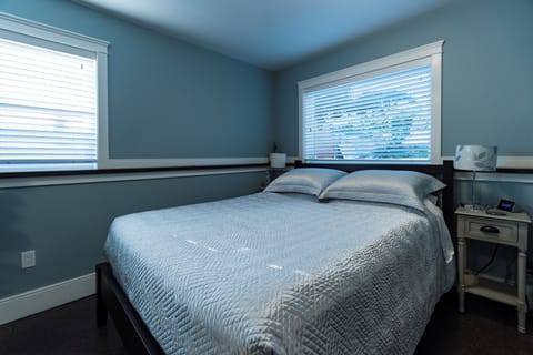 Queen bed with only the finest high-thread cotton linens