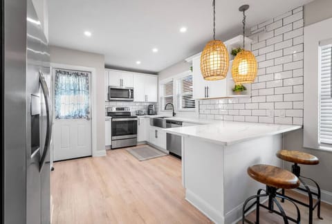 Beautiful Fully Equipped Kitchen