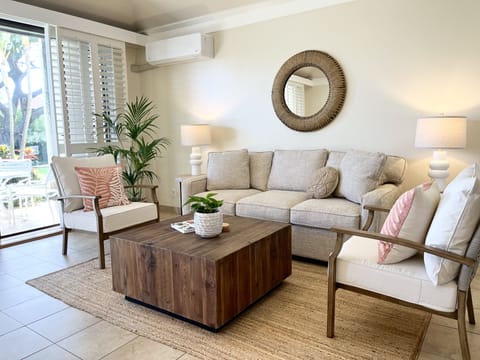 Living Room w/Queen Sofa Bed