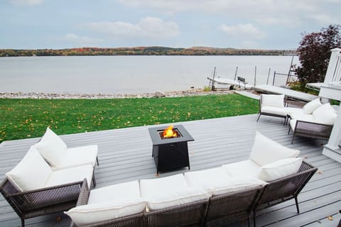 20 minutes to Boyne Mountain- Great spot to come for a long winter weekend! 