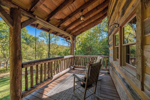 A friend always responds that he "is living the dream" when you ask him how he is doing. I think you could happily live the dream right here on this front porch.