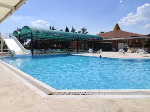 2 indoor pools