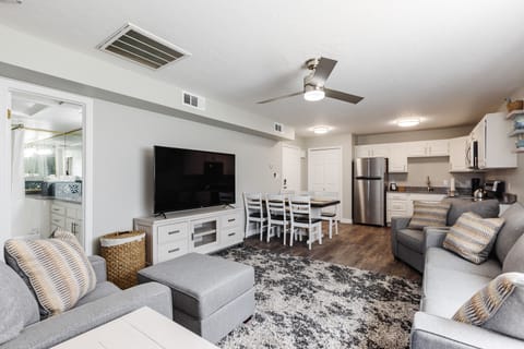 Newly Renovated Condo in Sports Village