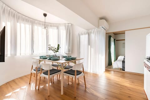 Basic Apartment | Living area
