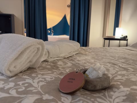 Family Suite | Premium bedding, down comforters, memory foam beds, minibar