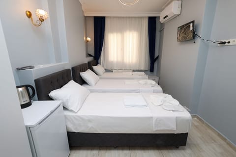 Deluxe Apartment, 1 Bedroom | 7 bedrooms, desk, soundproofing, iron/ironing board