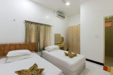 Deluxe Room | Laptop workspace, free WiFi