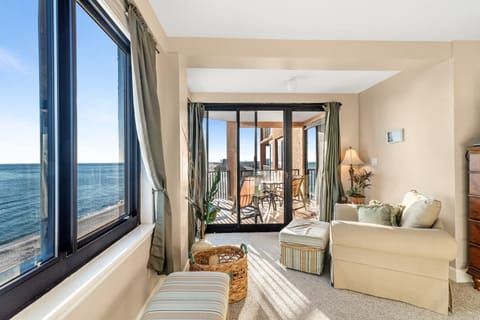 Condo, Multiple Beds (Broadmoor 804) | Living area | TV