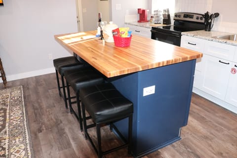 Eat at Kitchen Island with seating (2)