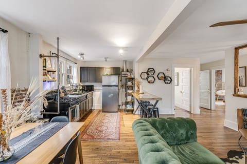 Open layout makes it easy for your group to connect.