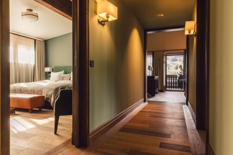 Presidential Room | Hypo-allergenic bedding, down comforters, minibar, in-room safe