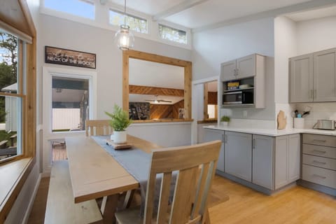 Dining Table / Kitchen