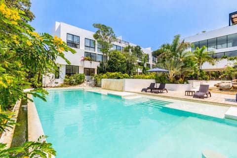 Savor this serene escape to ANAH with 3 pools and a gym on-site.