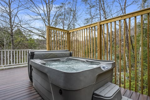 Smoky Dreams' bubbling hot tub