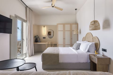 Romantic Suite, 1 Bedroom, Hot Tub, Ocean View | Wardrobe