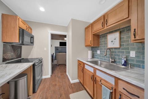 Plenty of counter space to cook for a group of 6!