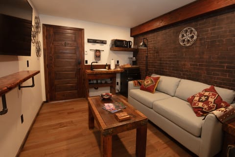 Superior Suite | 1 bedroom, free minibar, individually decorated, individually furnished