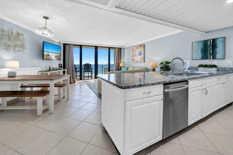 Condo, Multiple Beds (Edgewater Tower 2-408) | Interior