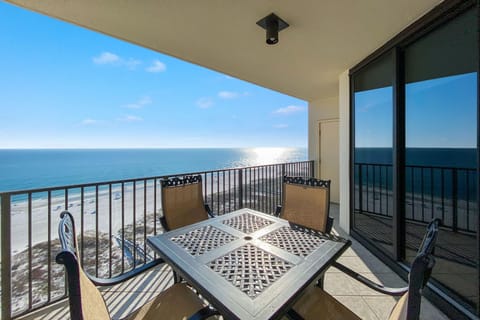 Condo, Multiple Beds (Phoenix VIII 1506) | Outdoor dining