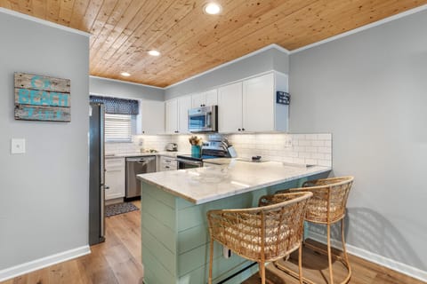 Condo, 1 King Bed with Sofa bed (Jubilee Landing 206) | Private kitchen | Paper towels